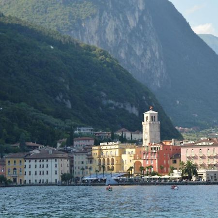 Appartamento Sunrise - Centro Storico N1 Riva del Garda Luaran gambar