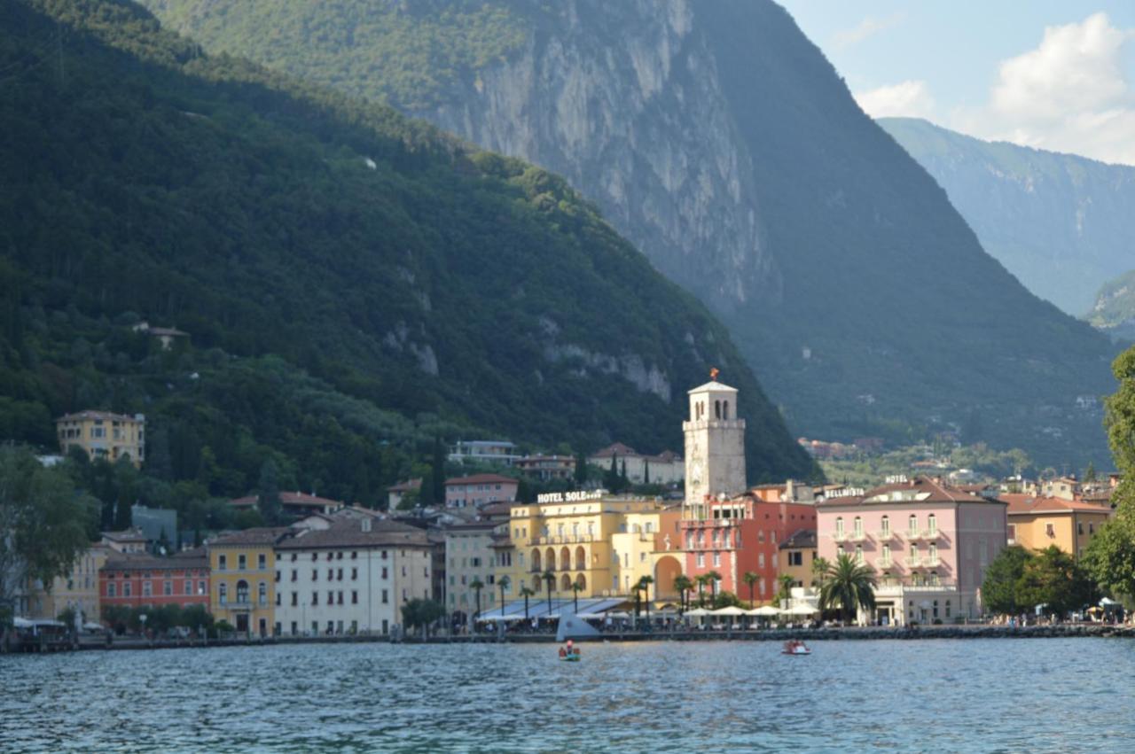 Appartamento Sunrise - Centro Storico N1 Riva del Garda Luaran gambar
