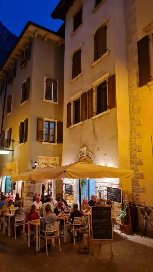 Appartamento Sunrise - Centro Storico N1 Riva del Garda Luaran gambar