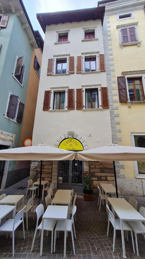Appartamento Sunrise - Centro Storico N1 Riva del Garda Luaran gambar