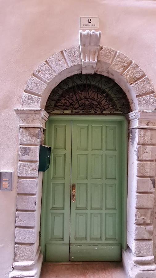 Appartamento Sunrise - Centro Storico N1 Riva del Garda Luaran gambar