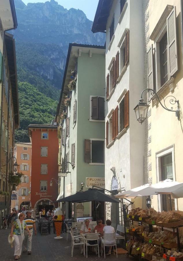 Appartamento Sunrise - Centro Storico N1 Riva del Garda Luaran gambar